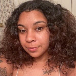 Meet your Posher, Desiree